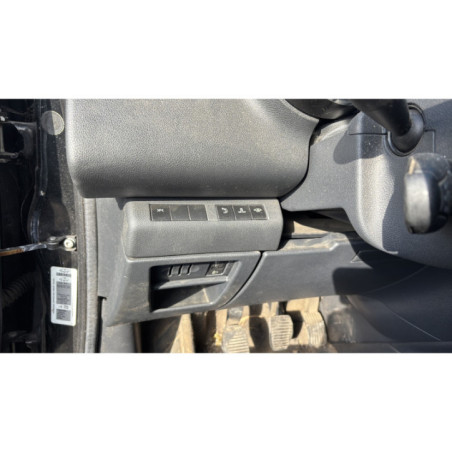 Bouton de warning PEUGEOT 5008 1