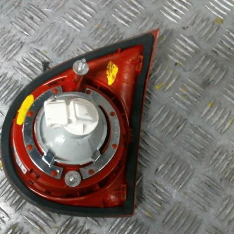 Feu arriere secondaire gauche (feux) VOLKSWAGEN GOLF 5 Photo n°2