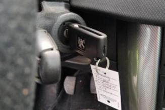 Calculateur moteur PEUGEOT 207