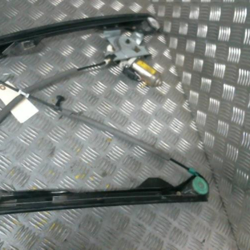 Leve vitre electrique avant droit FORD FOCUS 1 Photo n°1