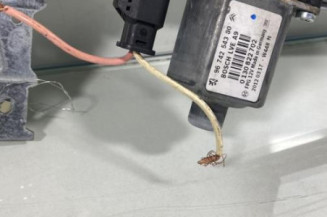 Leve vitre electrique avant droit PEUGEOT 208 1