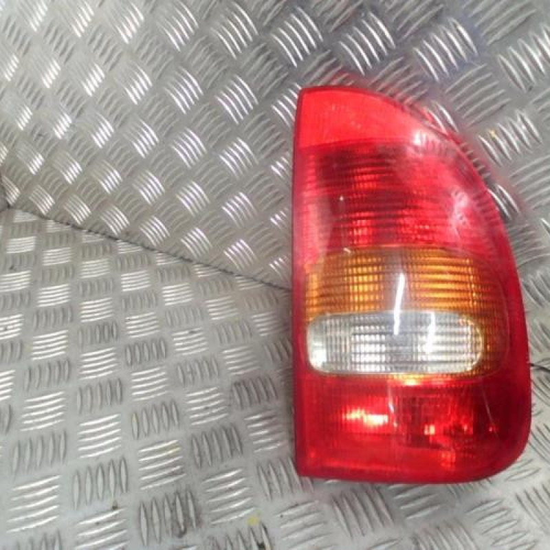 Feu arriere principal droit (feux) OPEL CORSA B Photo n°1