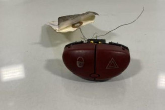 Bouton de warning PEUGEOT 206 Photo n°1