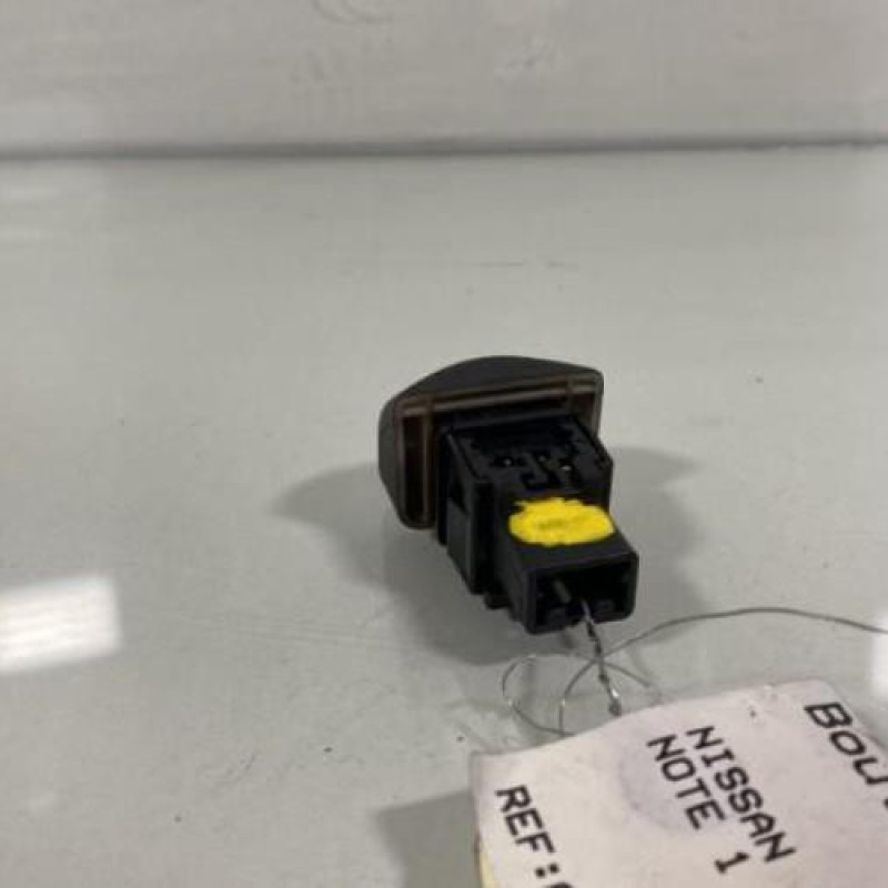 Bouton de warning NISSAN NOTE 1 Photo n°3