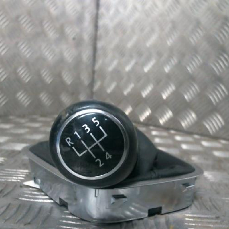 Pommeau de vitesses VOLKSWAGEN POLO 5 Photo n°2