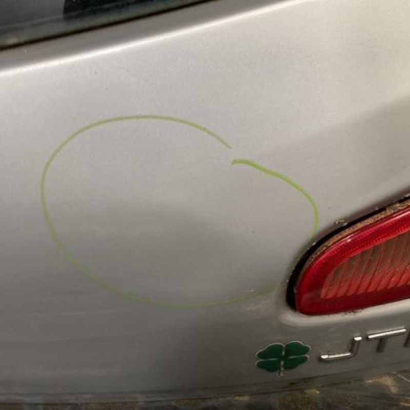 Malle/Hayon arriere ALFA ROMEO 147 Photo n°2