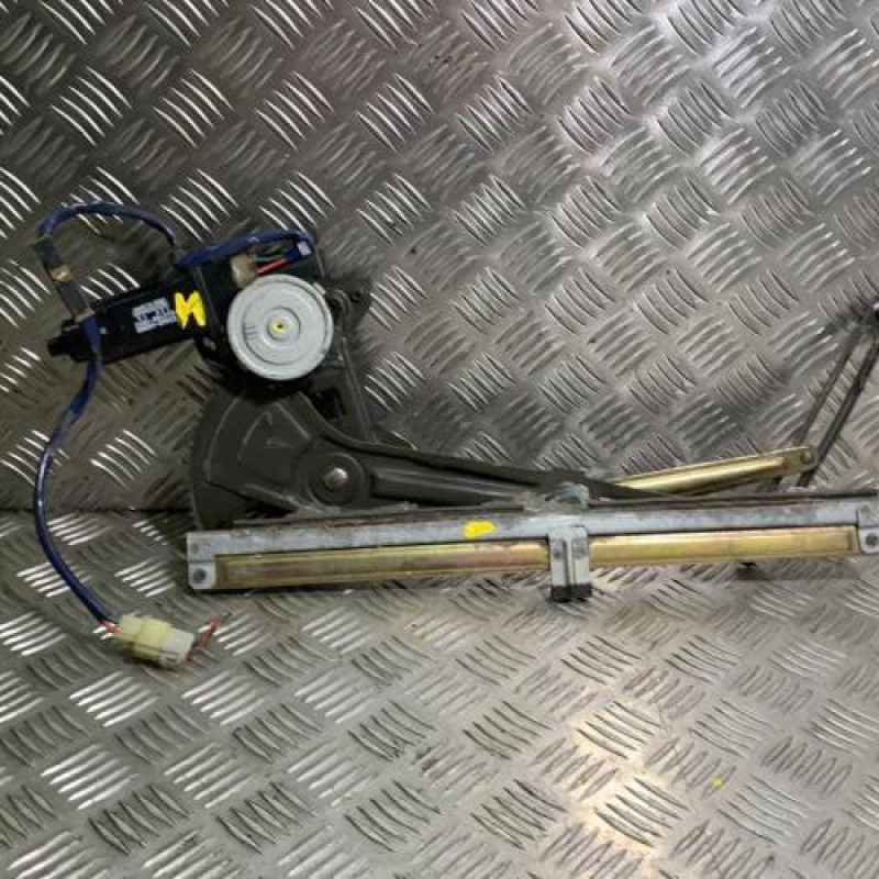 Leve vitre electrique avant gauche SUZUKI SWIFT 2 Photo n°1