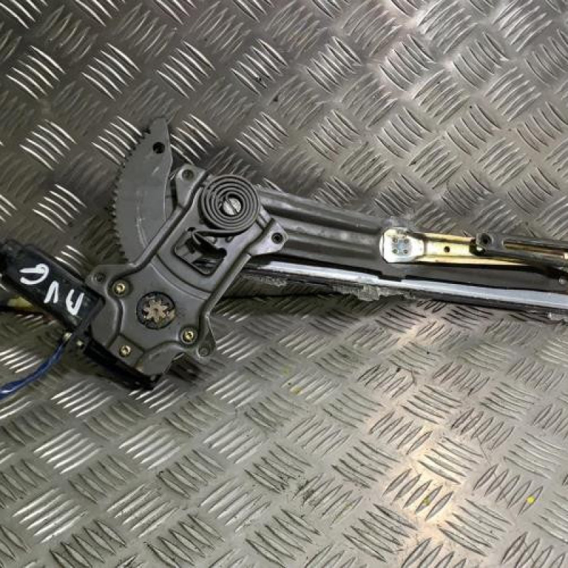 Leve vitre electrique avant gauche SUZUKI SWIFT 2 Photo n°4