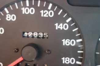 Leve vitre electrique avant gauche SUZUKI SWIFT 2