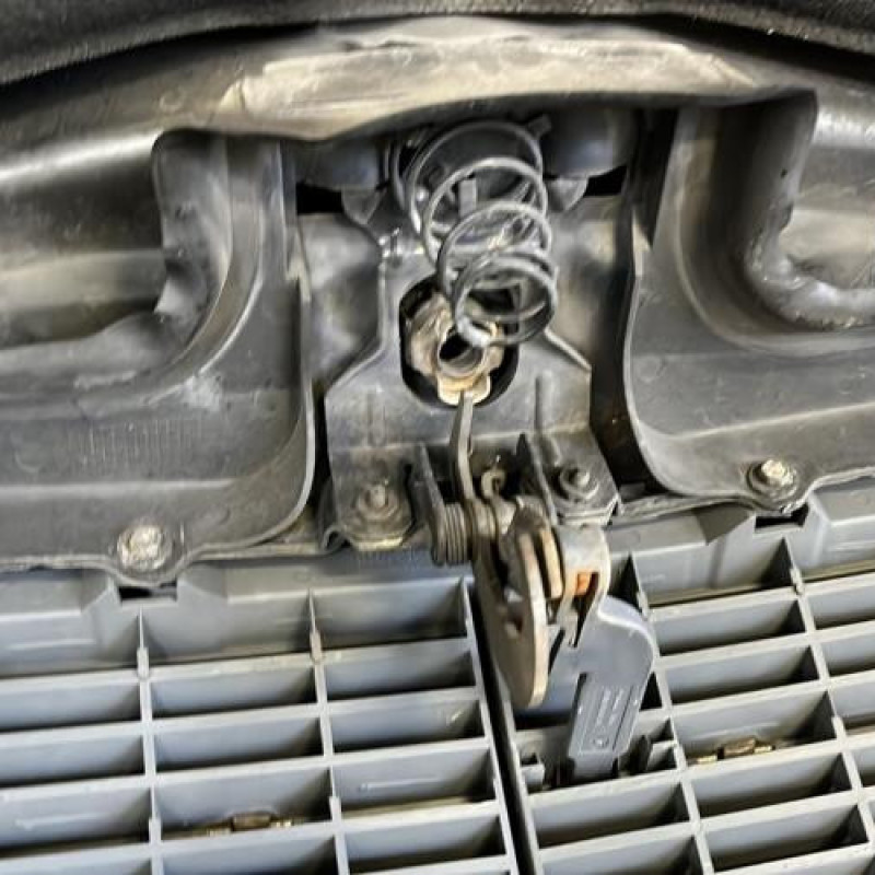 Capot MERCEDES CLASSE E 210 Photo n°6