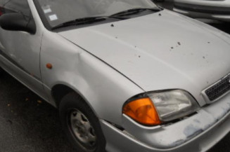 Vitre avant droit SUZUKI SWIFT 2