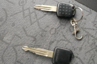 Vitre avant droit SUZUKI SWIFT 2