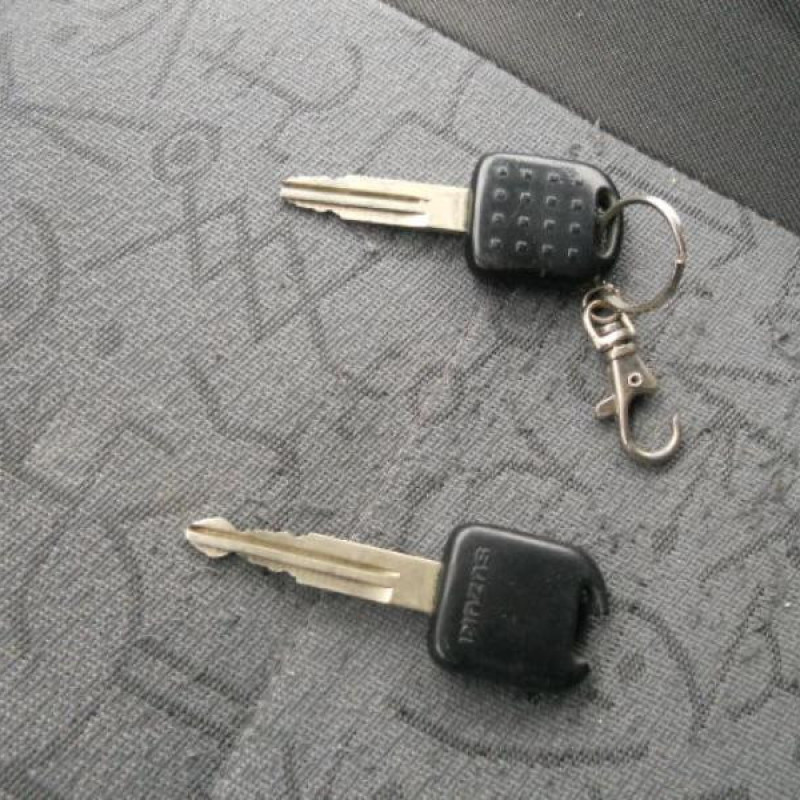 Vitre avant droit SUZUKI SWIFT 2 Photo n°8