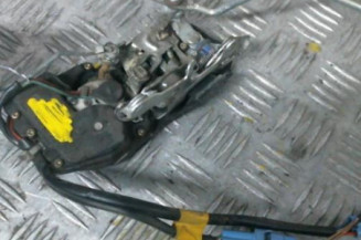 Serrure avant droit SUZUKI SWIFT 2