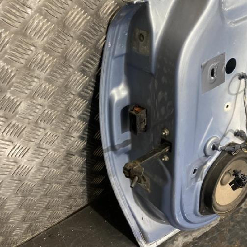 Porte avant droit OPEL CORSA D Photo n°6