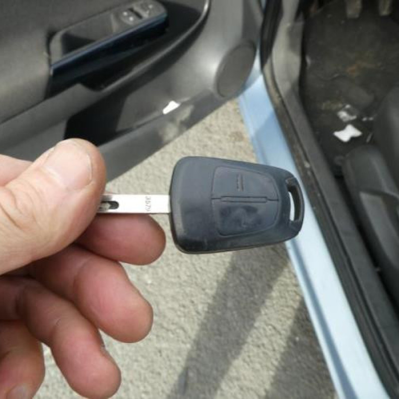 Leve vitre electrique avant gauche OPEL CORSA D Photo n°12