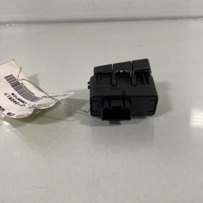 Bouton de warning VOLKSWAGEN UP Photo n°3