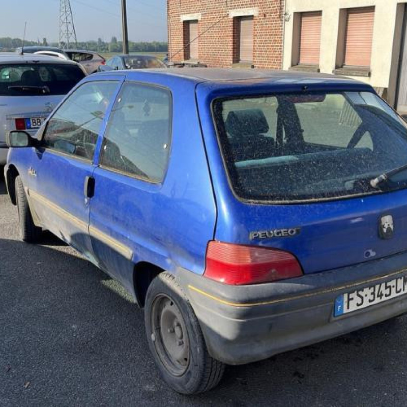 Pare choc avant PEUGEOT 106 Photo n°9