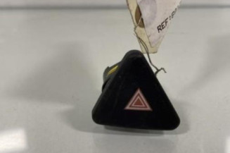 Bouton de warning FORD FUSION Photo n°1
