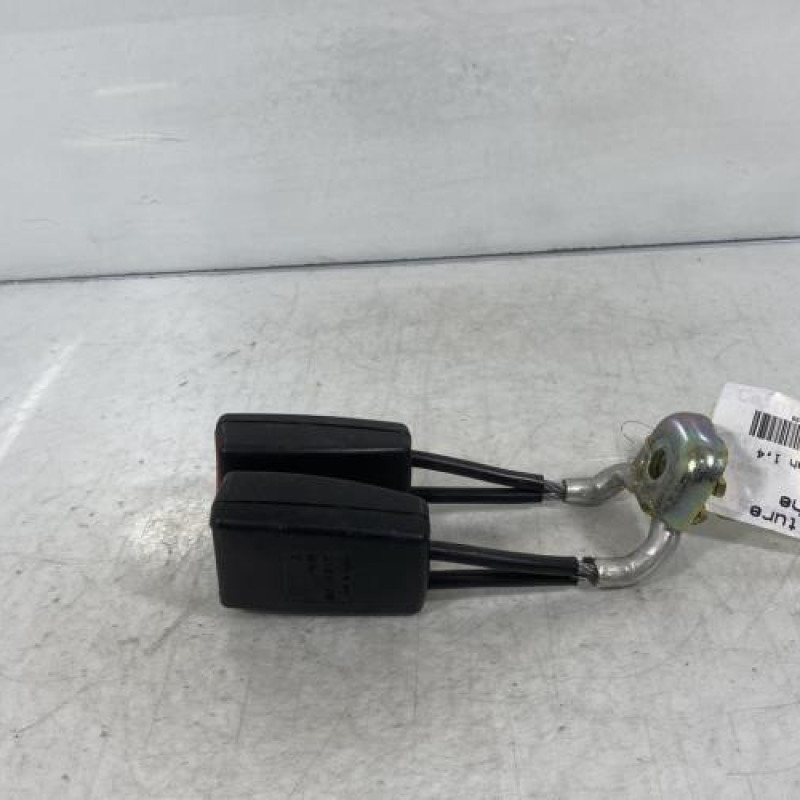 Attache ceinture arriere gauche SEAT IBIZA 3 Photo n°2