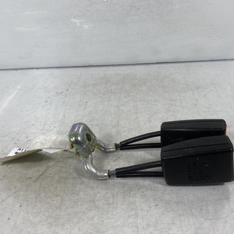 Attache ceinture arriere gauche SEAT IBIZA 3 Photo n°3