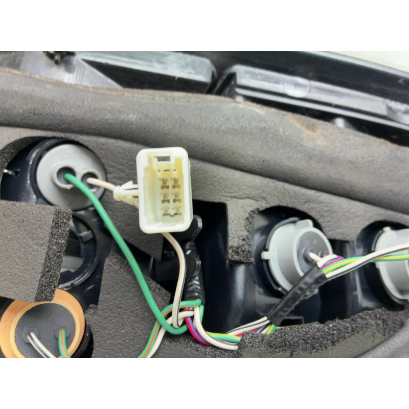 Feu arriere principal droit (feux) TOYOTA PRIUS 2 Photo n°3