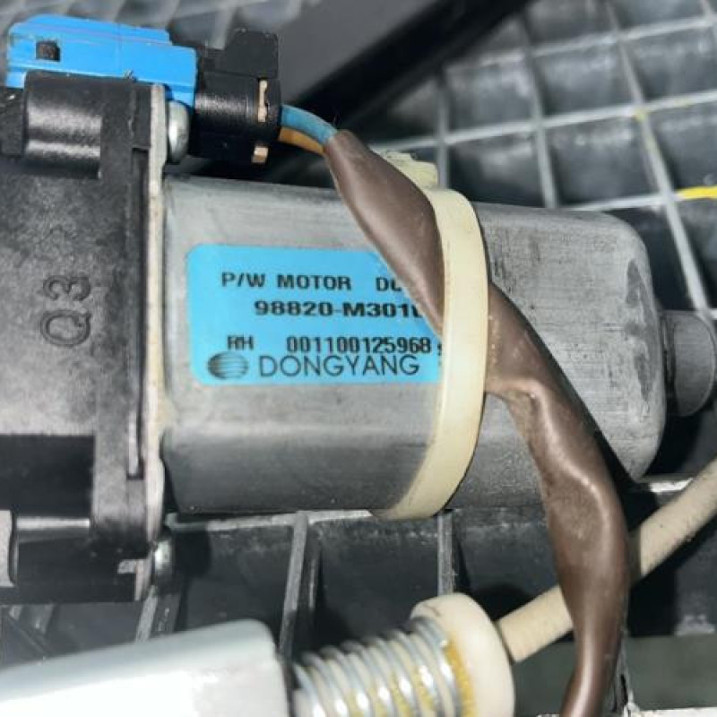 Leve vitre electrique avant droit CHEVROLET SPARK Photo n°3