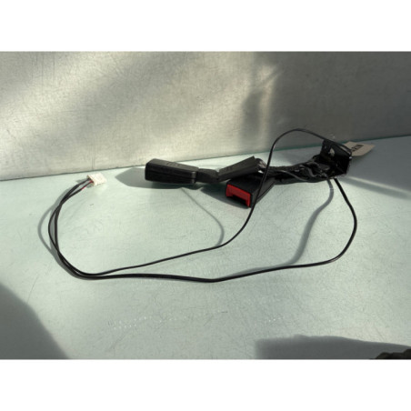 Attache ceinture arriere droit PEUGEOT 3008 1
