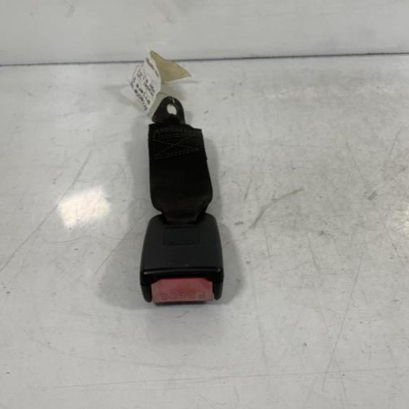 Attache ceinture arriere gauche HYUNDAI PONY 3 Photo n°2