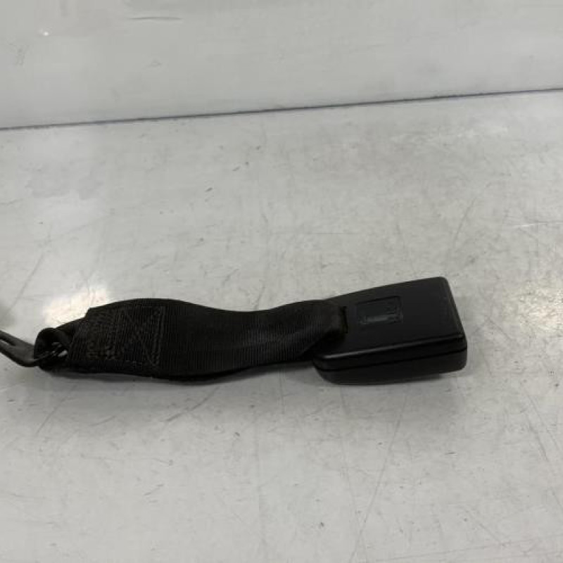 Attache ceinture arriere gauche HYUNDAI PONY 3 Photo n°3