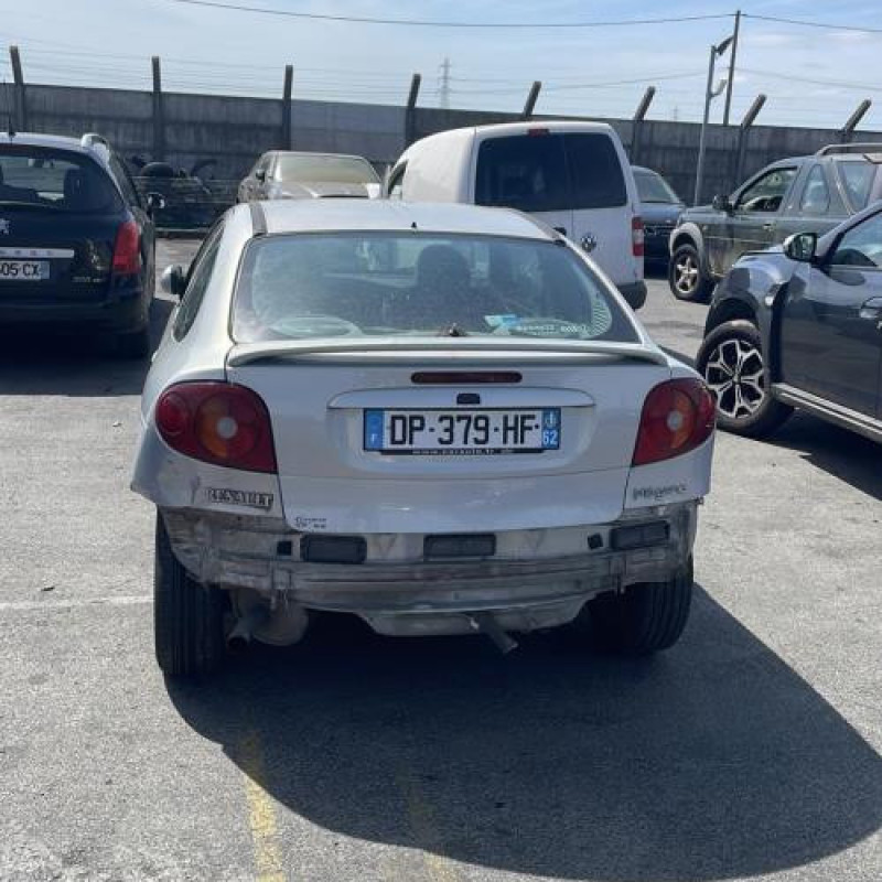 Malle/Hayon arriere RENAULT MEGANE 1 Photo n°3