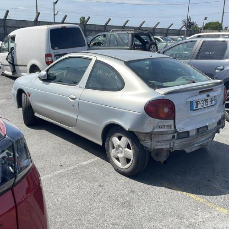 Malle/Hayon arriere RENAULT MEGANE 1 Photo n°4