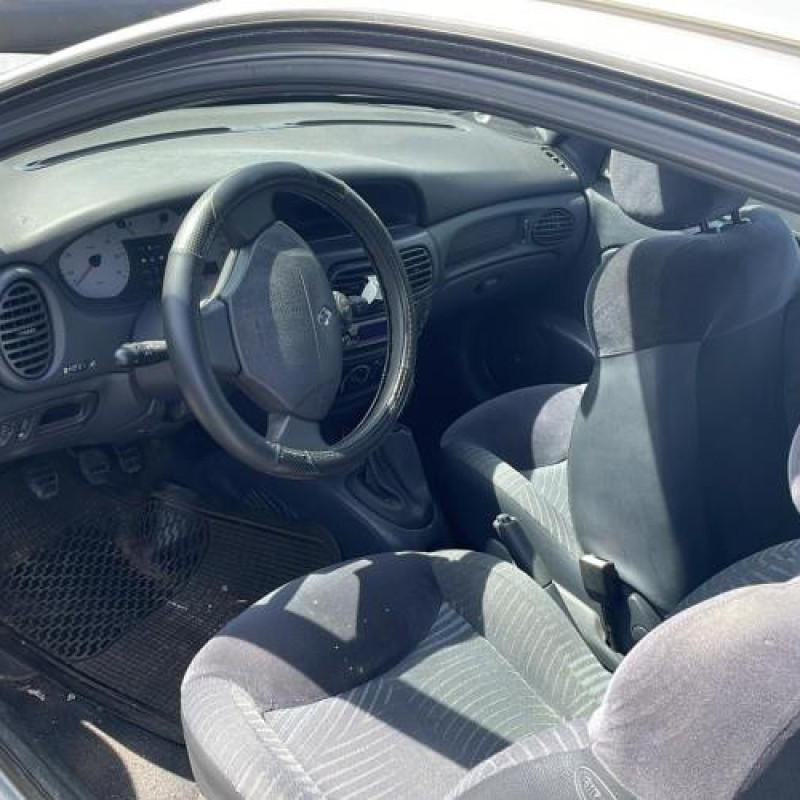 Malle/Hayon arriere RENAULT MEGANE 1 Photo n°6