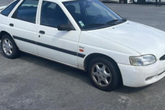 Feu arriere principal gauche (feux) FORD ESCORT 6