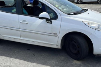 Pretensionneur de ceinture avant droit PEUGEOT 207