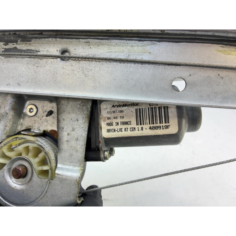 Leve vitre electrique arriere gauche PEUGEOT 207 Photo n°6