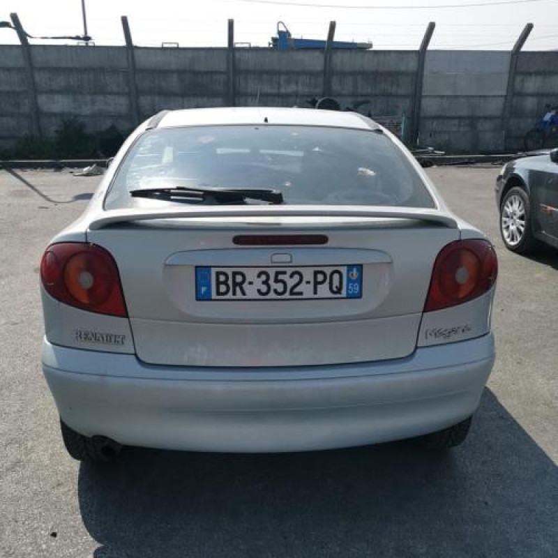 Malle/Hayon arriere RENAULT MEGANE 1 Photo n°7