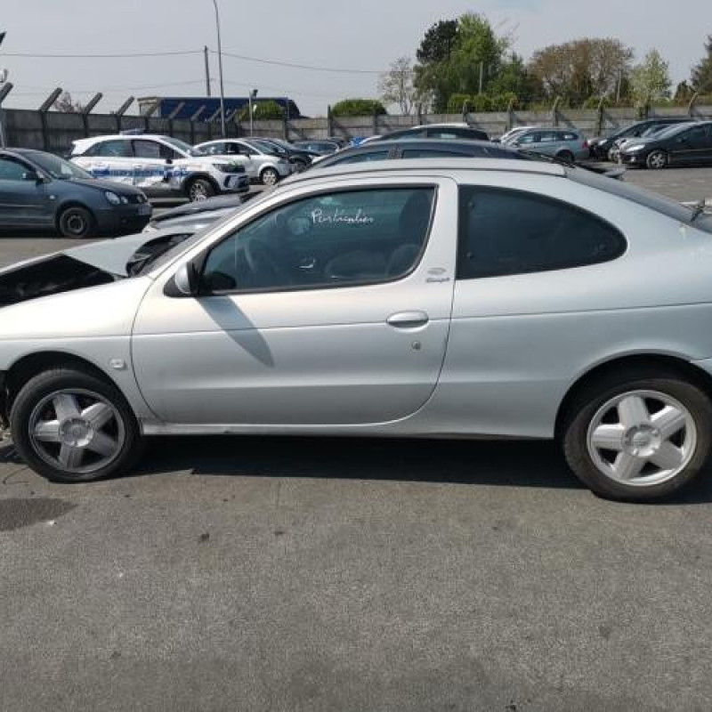 Malle/Hayon arriere RENAULT MEGANE 1 Photo n°8