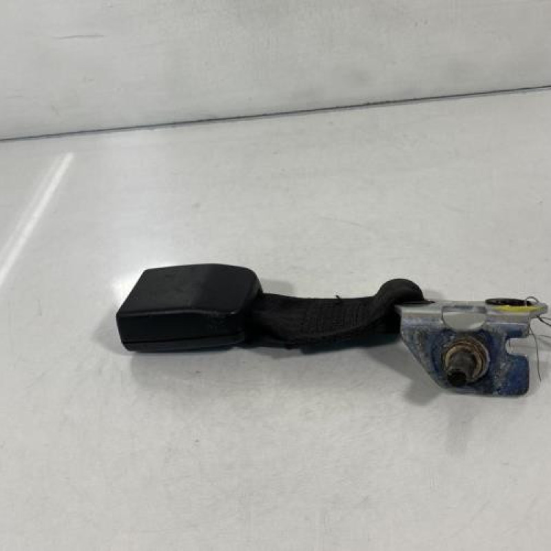 Attache ceinture arriere gauche FORD FIESTA 5 Photo n°3