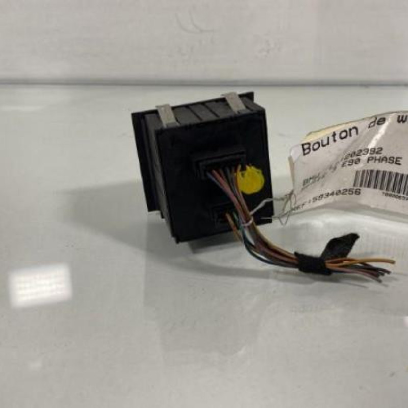 Bouton de warning BMW SERIE 3 E90 Photo n°3