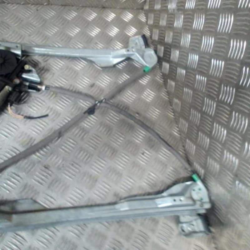 Leve vitre electrique avant droit FORD FOCUS 1 Photo n°2