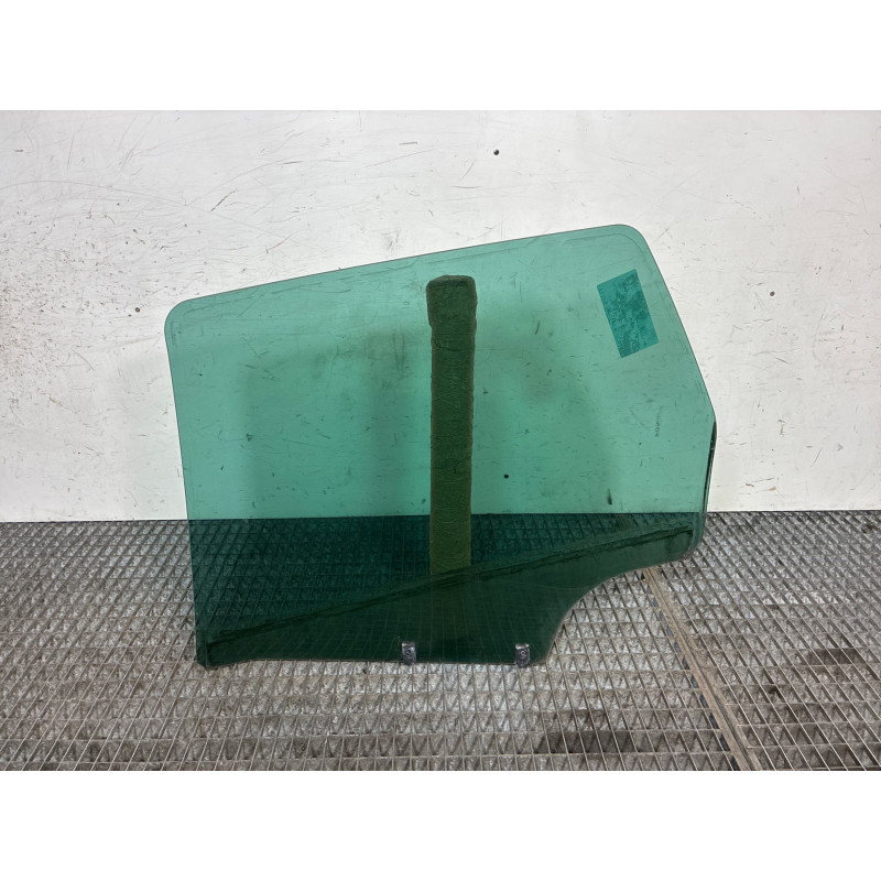 Vitre arriere droit PEUGEOT 308 1 SW Photo n°3