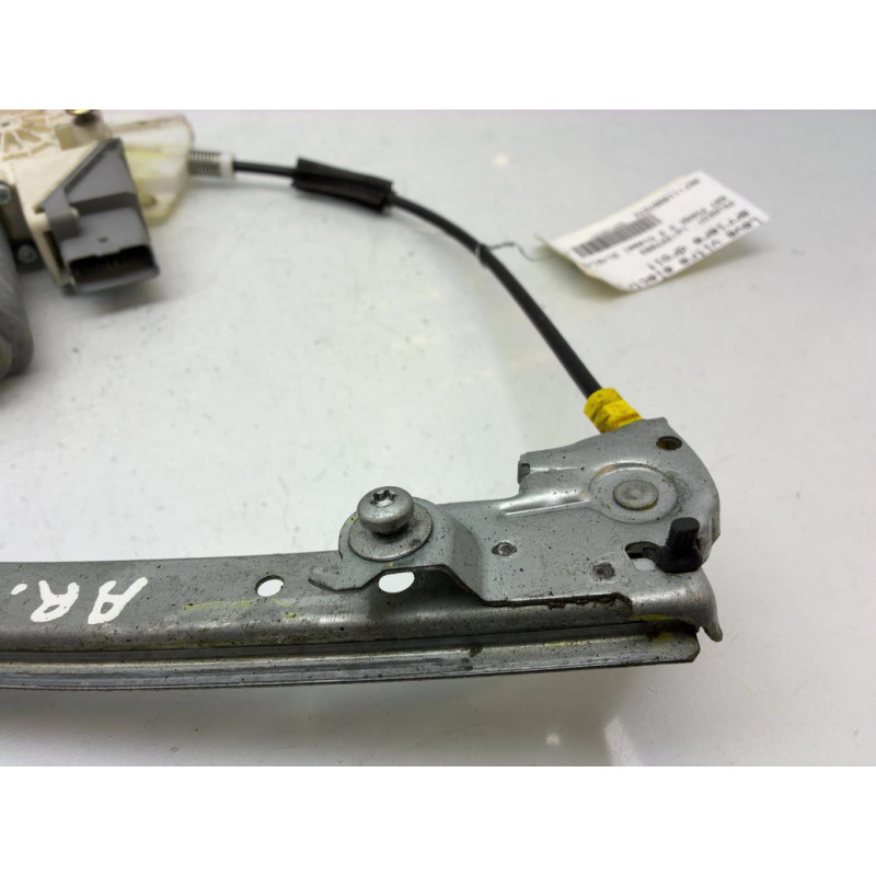 Leve vitre electrique arriere droit PEUGEOT 607 Photo n°3
