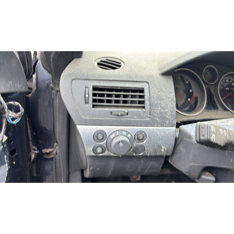 Catadioptre arriere gauche OPEL ASTRA H Photo n°19