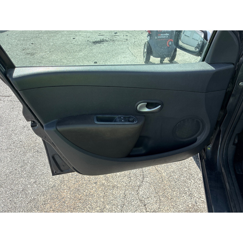 Vitre avant gauche RENAULT CLIO 3 Photo n°9