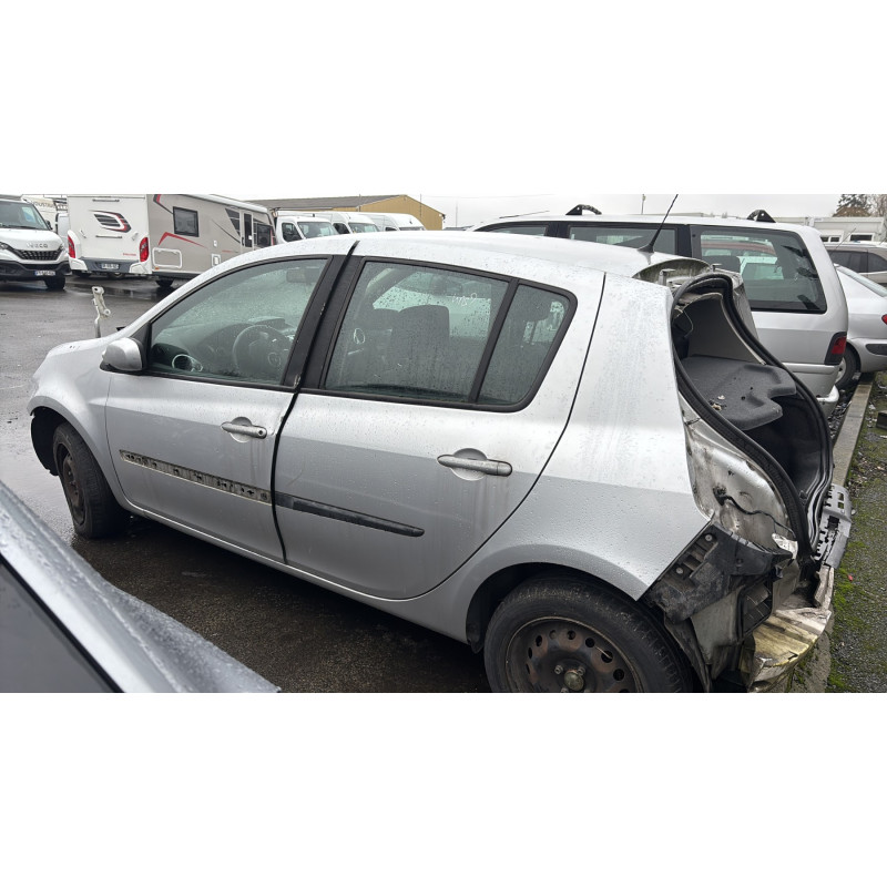 Reservoir essence RENAULT CLIO 3 Photo n°8