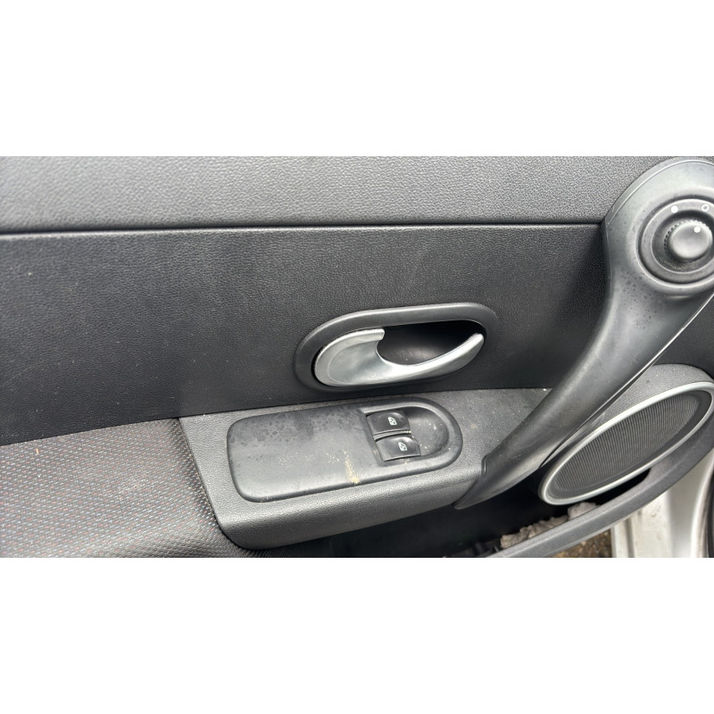 Poignee interieur arriere gauche RENAULT CLIO 3 Photo n°11