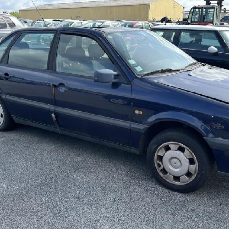 Feu arriere secondaire gauche (feux) VOLKSWAGEN PASSAT 3 Photo n°5