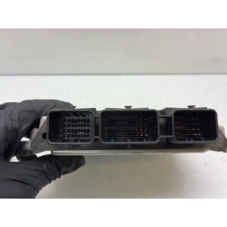 Calculateur moteur PEUGEOT 5008 1