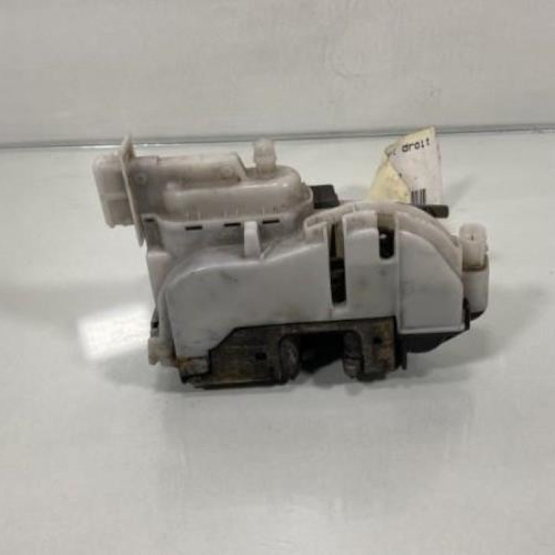 Serrure avant droit VOLKSWAGEN GOLF 3 Photo n°1